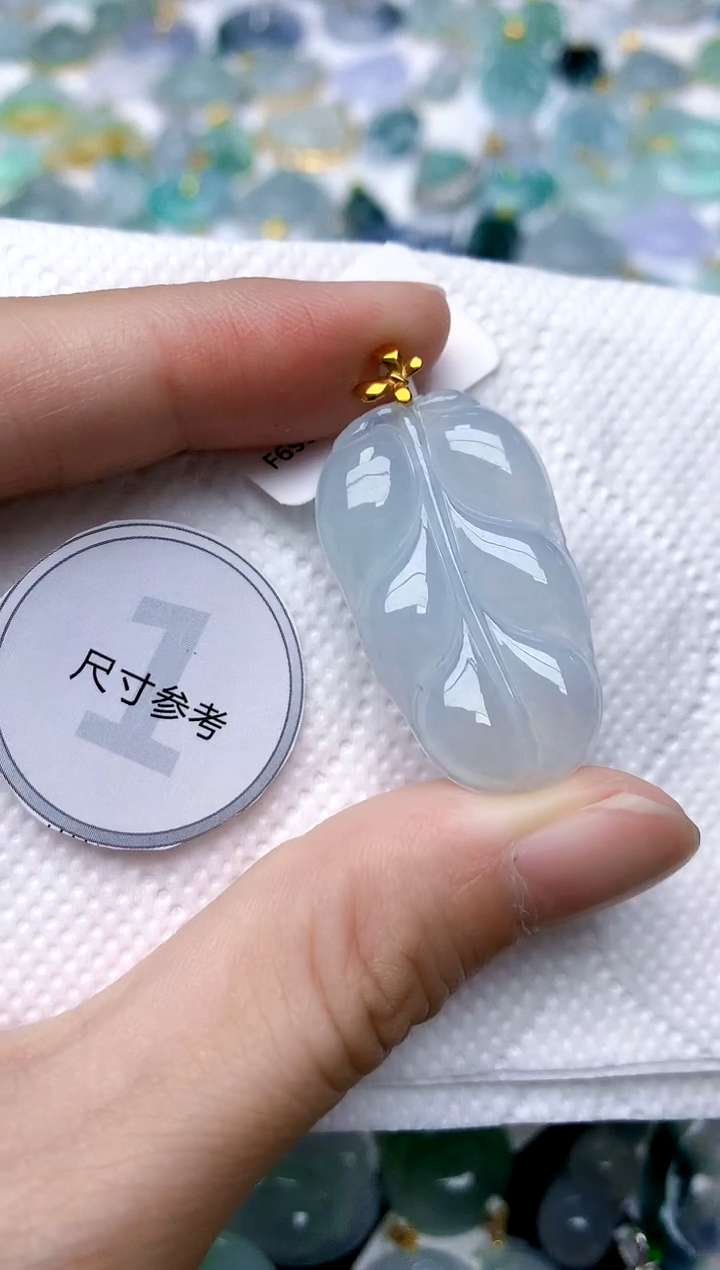 颈饰18K金镶嵌翡翠天然A货翡翠