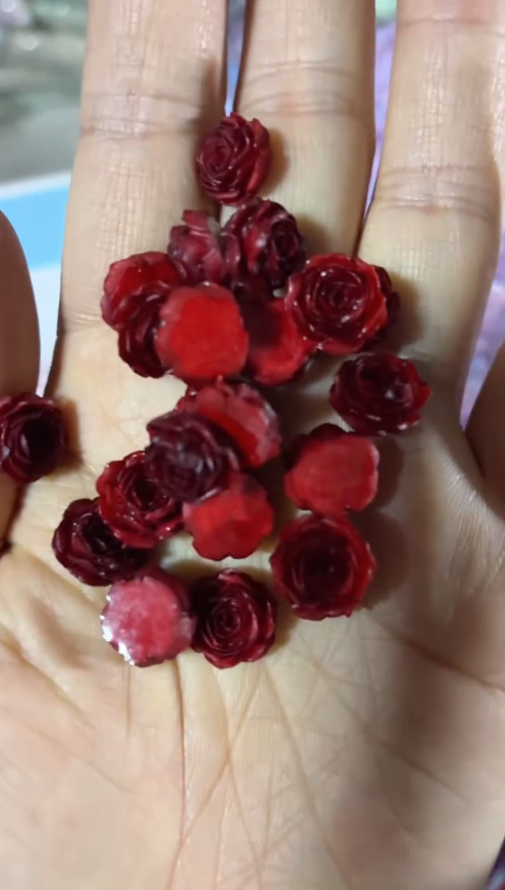 塑料2302-卡12软胶花-大红色100颗