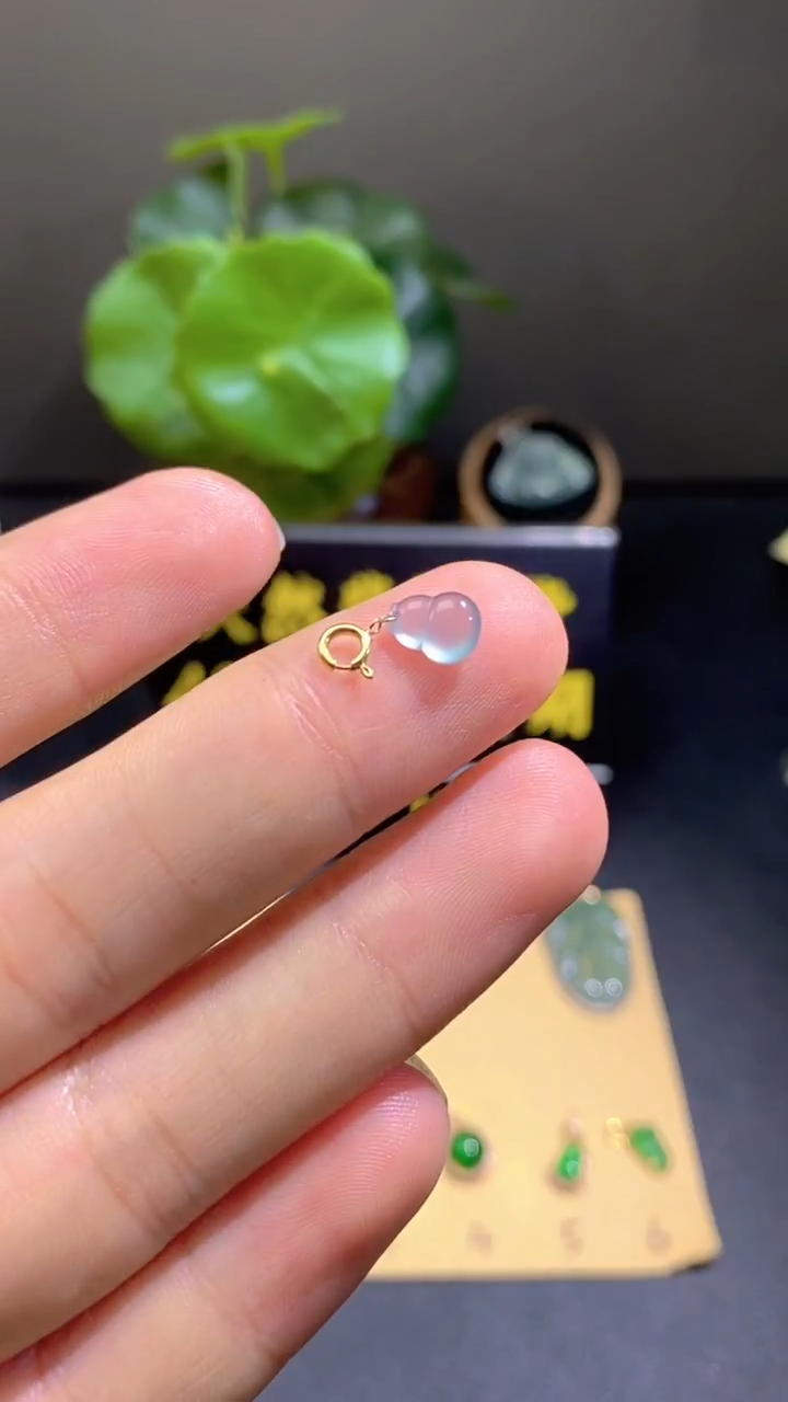 颈饰18K金镶嵌翡翠翡翠A货