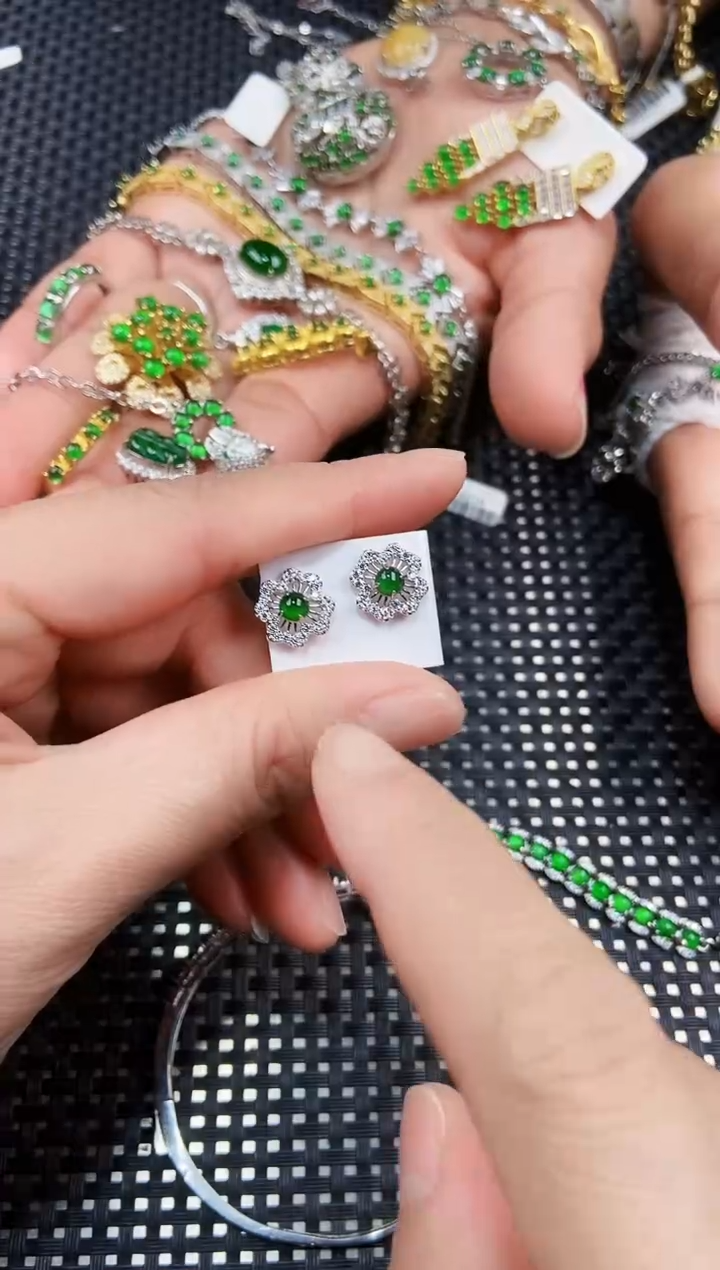 【闪购商品】翡翠耳饰未镶嵌1111111111