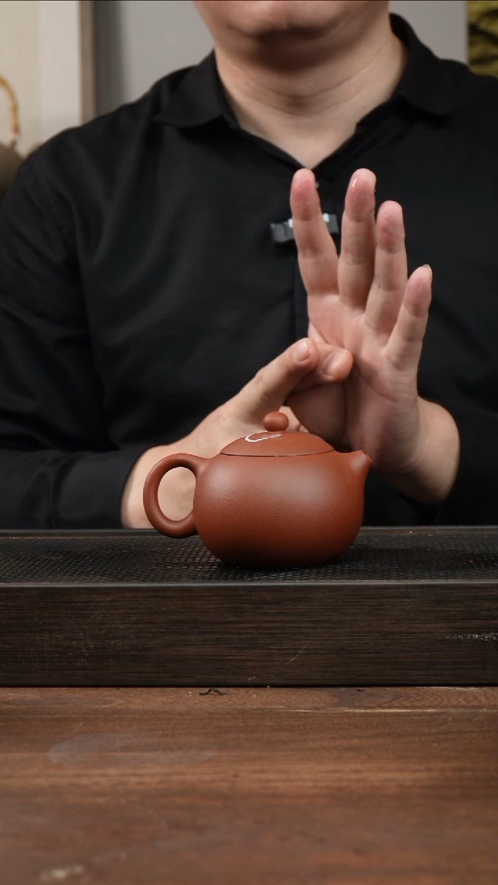 茶杯紫砂红清水西施     200CC     微瑕  