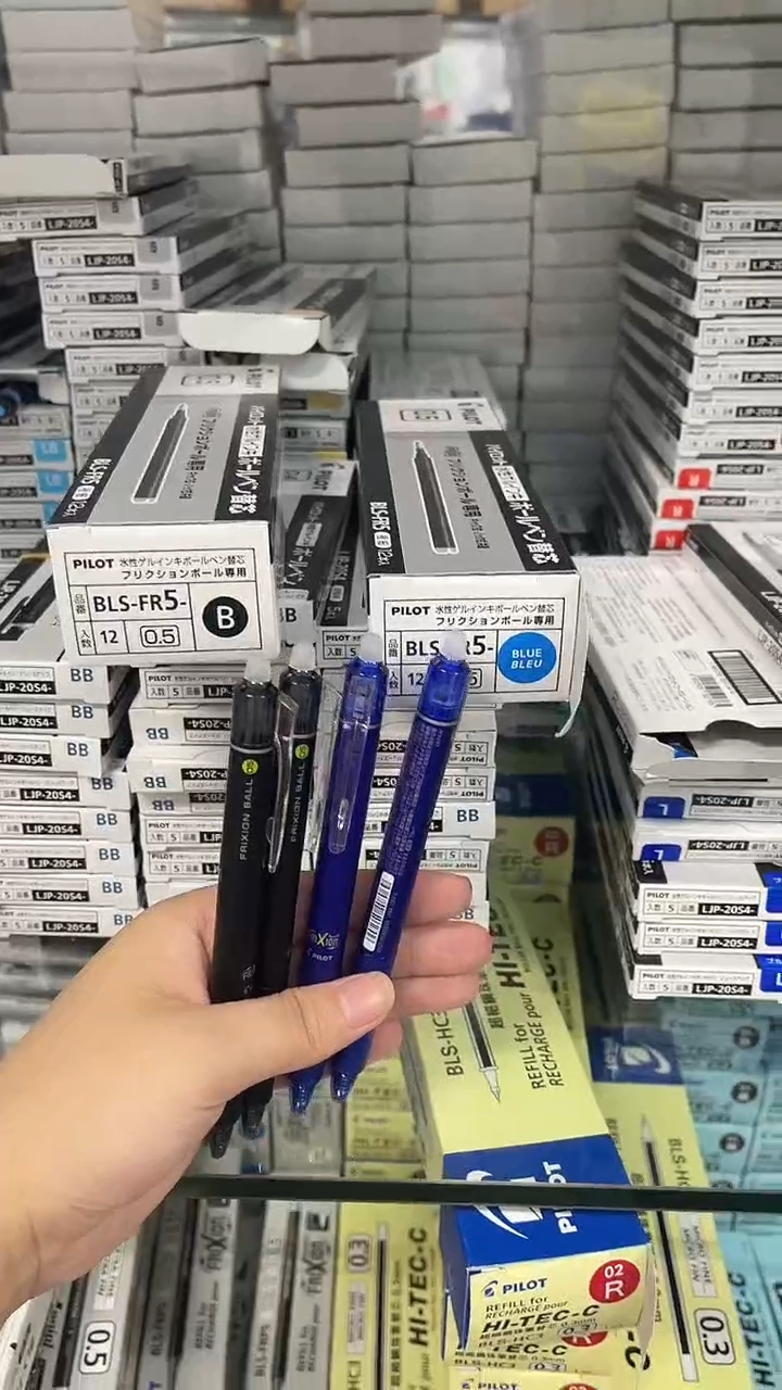 便携式2支蓝笔2支黑笔+2盒笔芯