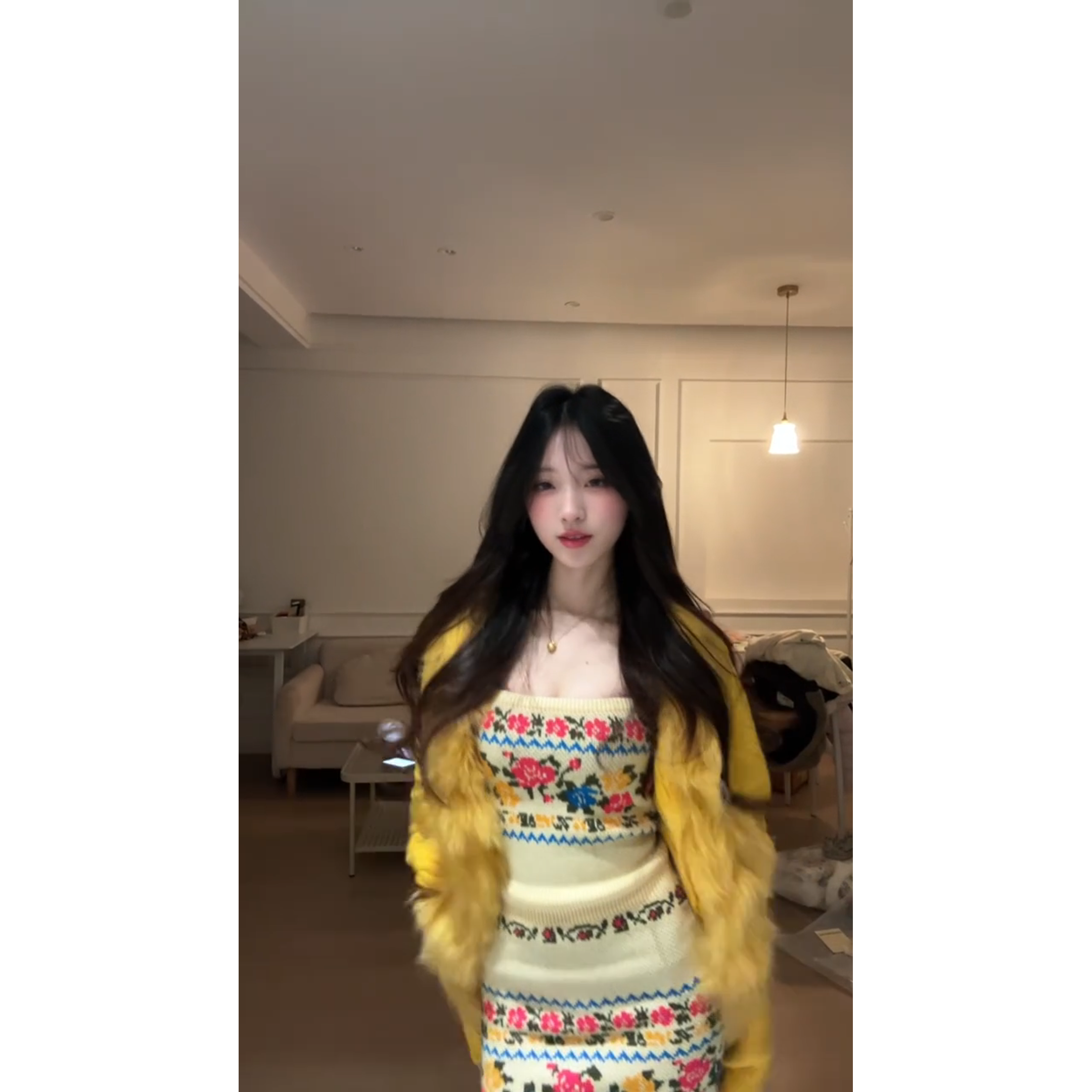 MARIE.COCO法式纯欲辣妹黄色毛领外套女秋冬新款玫瑰花抹胸裙套装