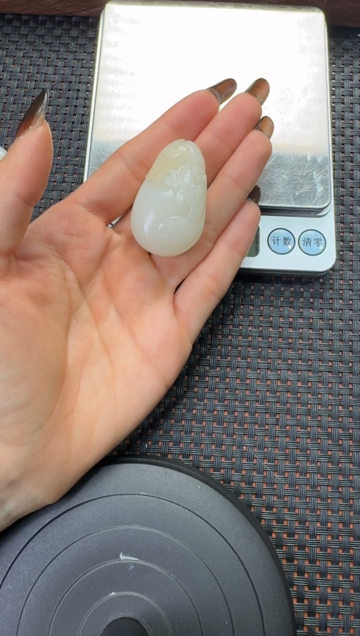 吊坠(赠链)未镶嵌和田玉且末金山糖白吊坠