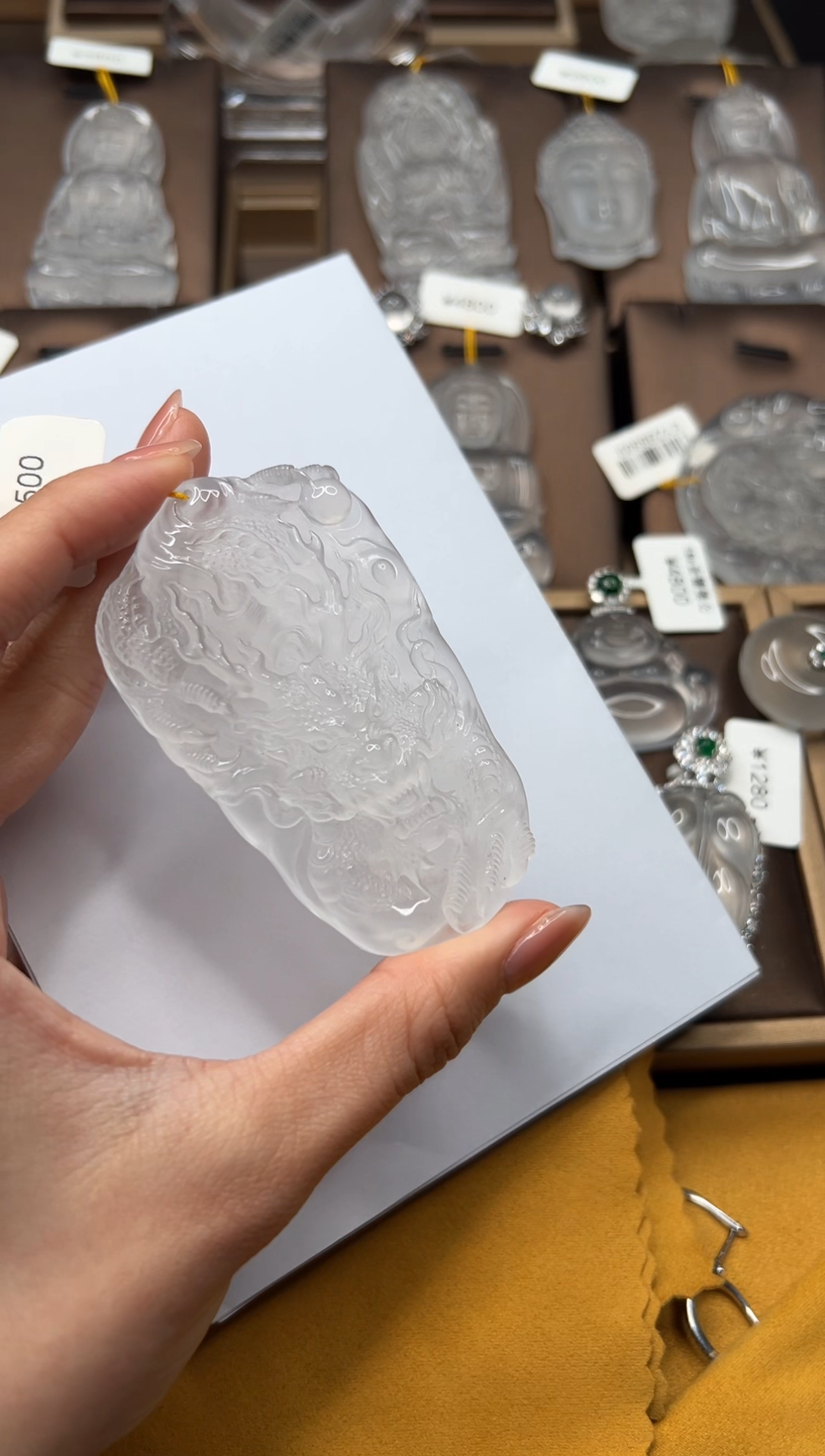 【闪购商品】石英质玉吊坠未镶嵌龙牌