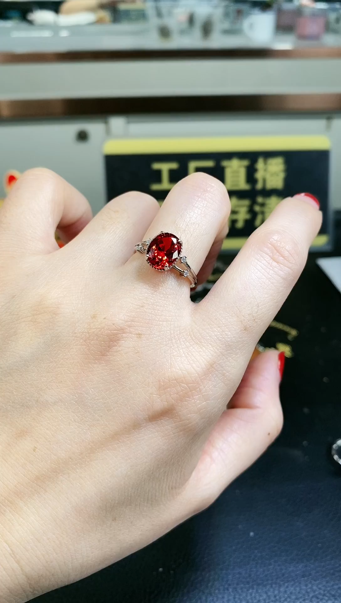 【闪购商品】石榴石戒指银S925镶嵌1
