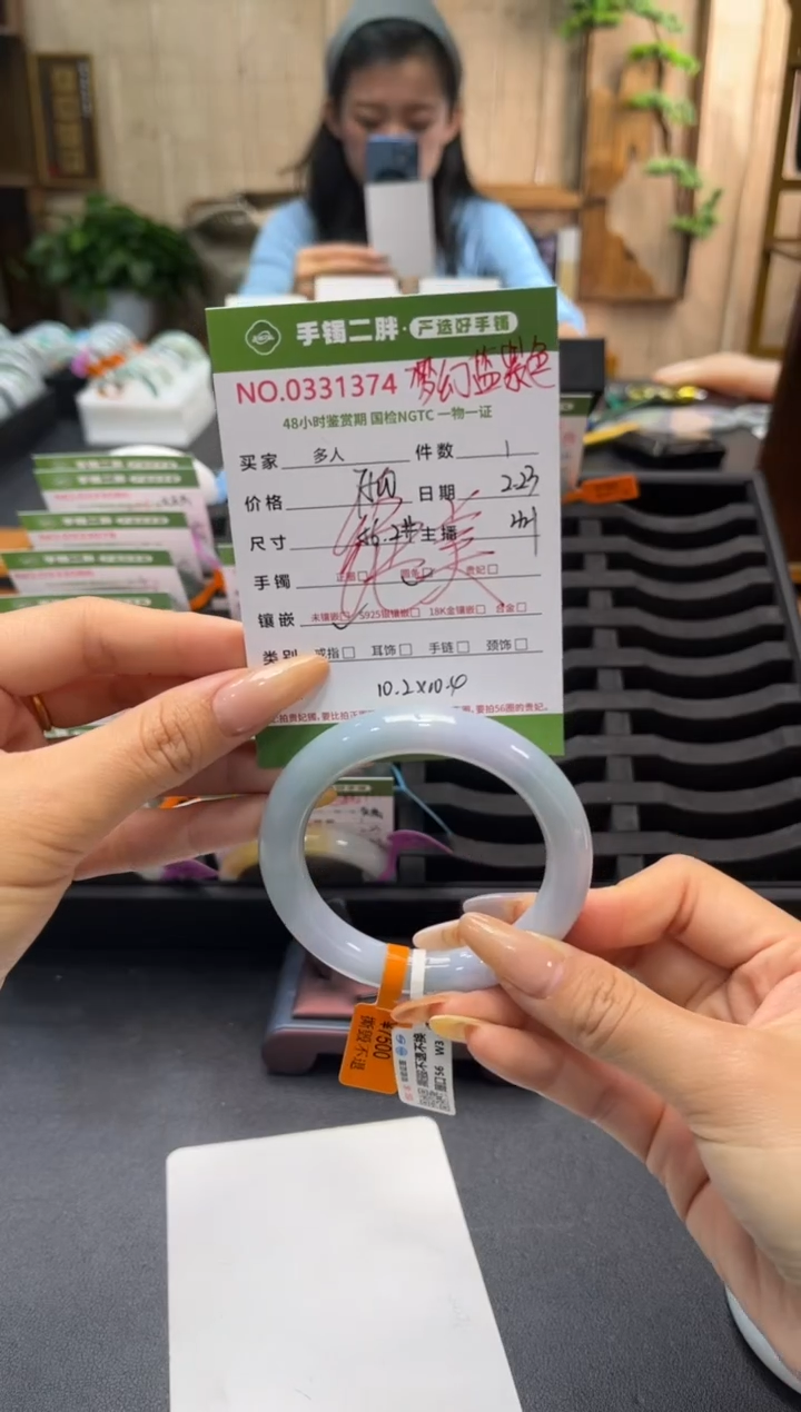 【闪购商品】翡翠手镯（圆镯）未镶嵌多人