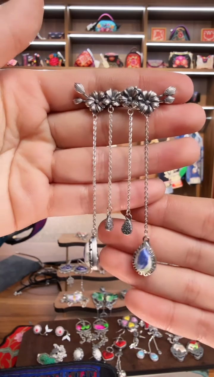 【闪购商品】织绣156蒙阿苏苗绣传承