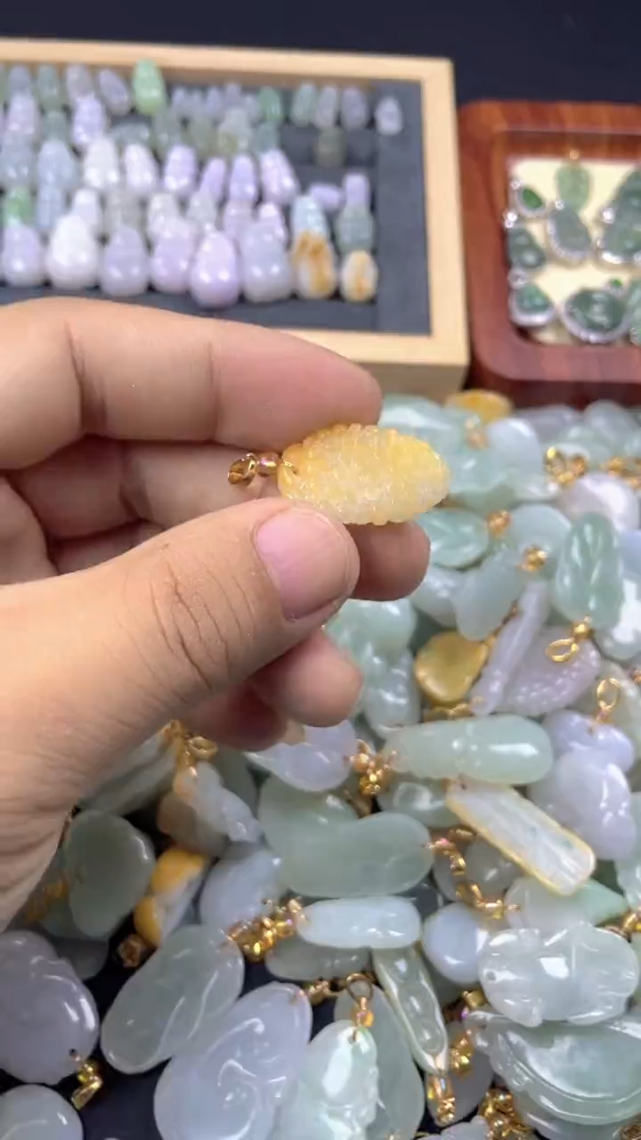 颈饰未镶嵌翡翠天然A货翡翠