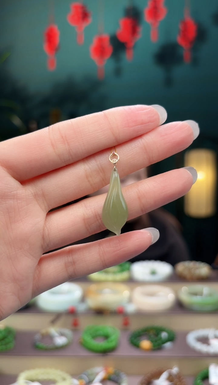 【闪购商品】和田玉吊坠(不含链)18K金镶嵌玉兰花吊坠多样性