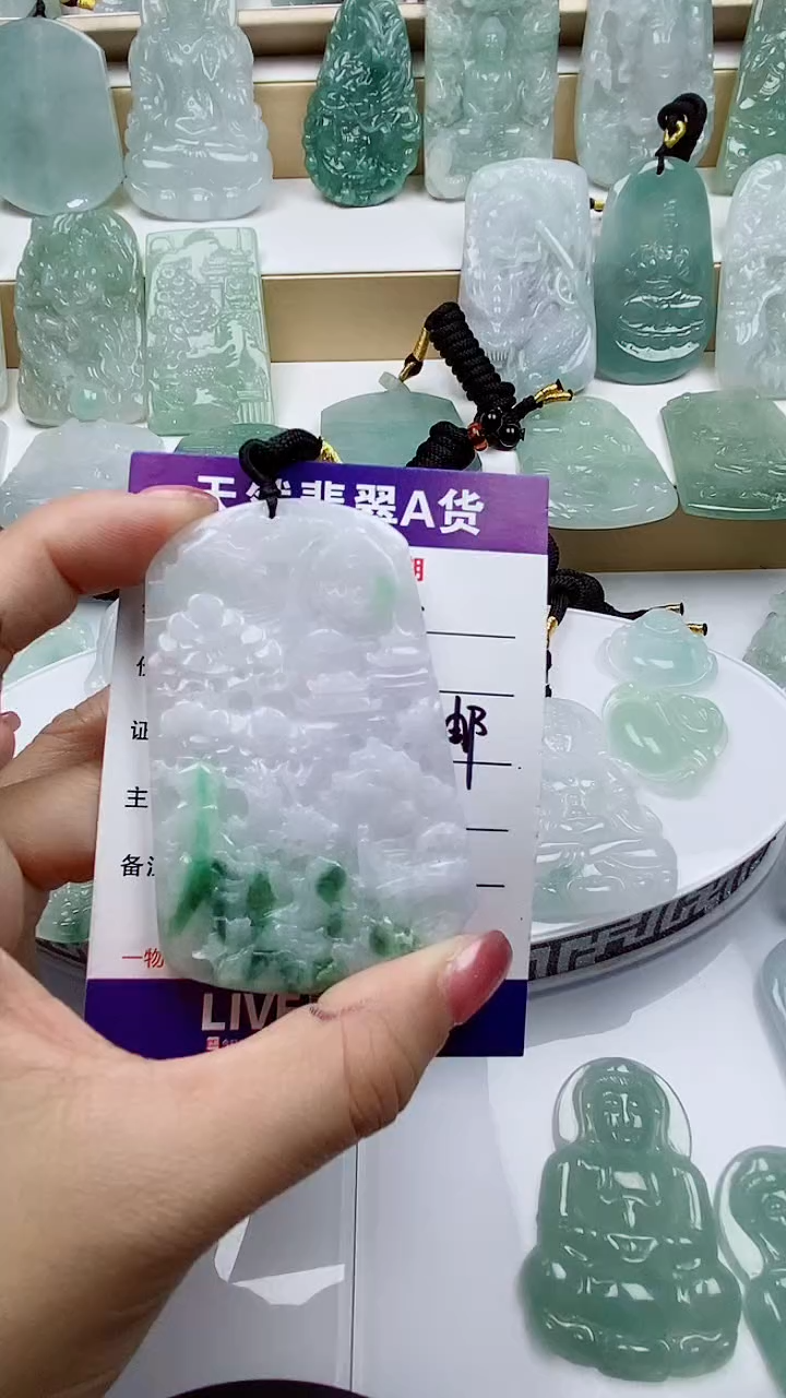 颈饰未镶嵌翡翠             