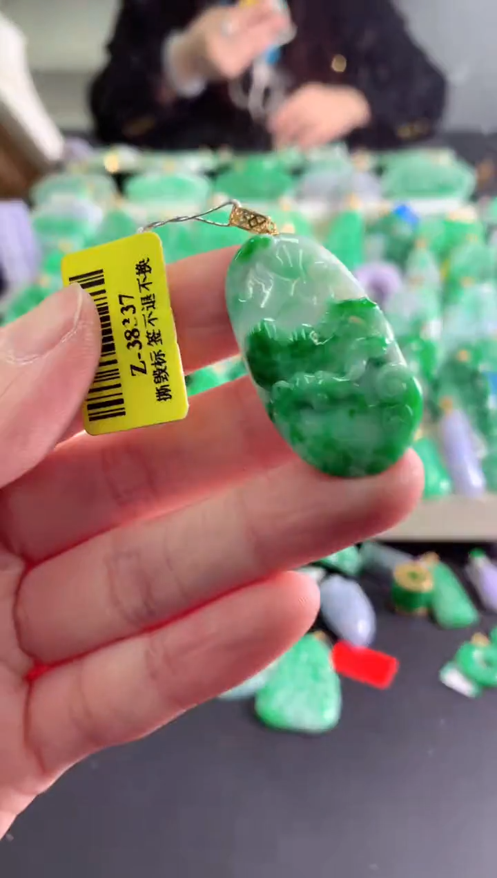 【闪购商品】翡翠吊坠(不含链)18K金镶嵌挂件