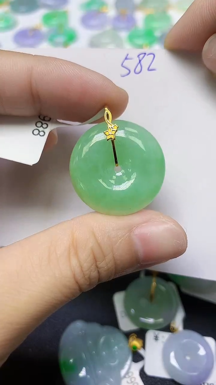 翡翠18K金镶嵌颈饰 天然缅甸翡翠A货