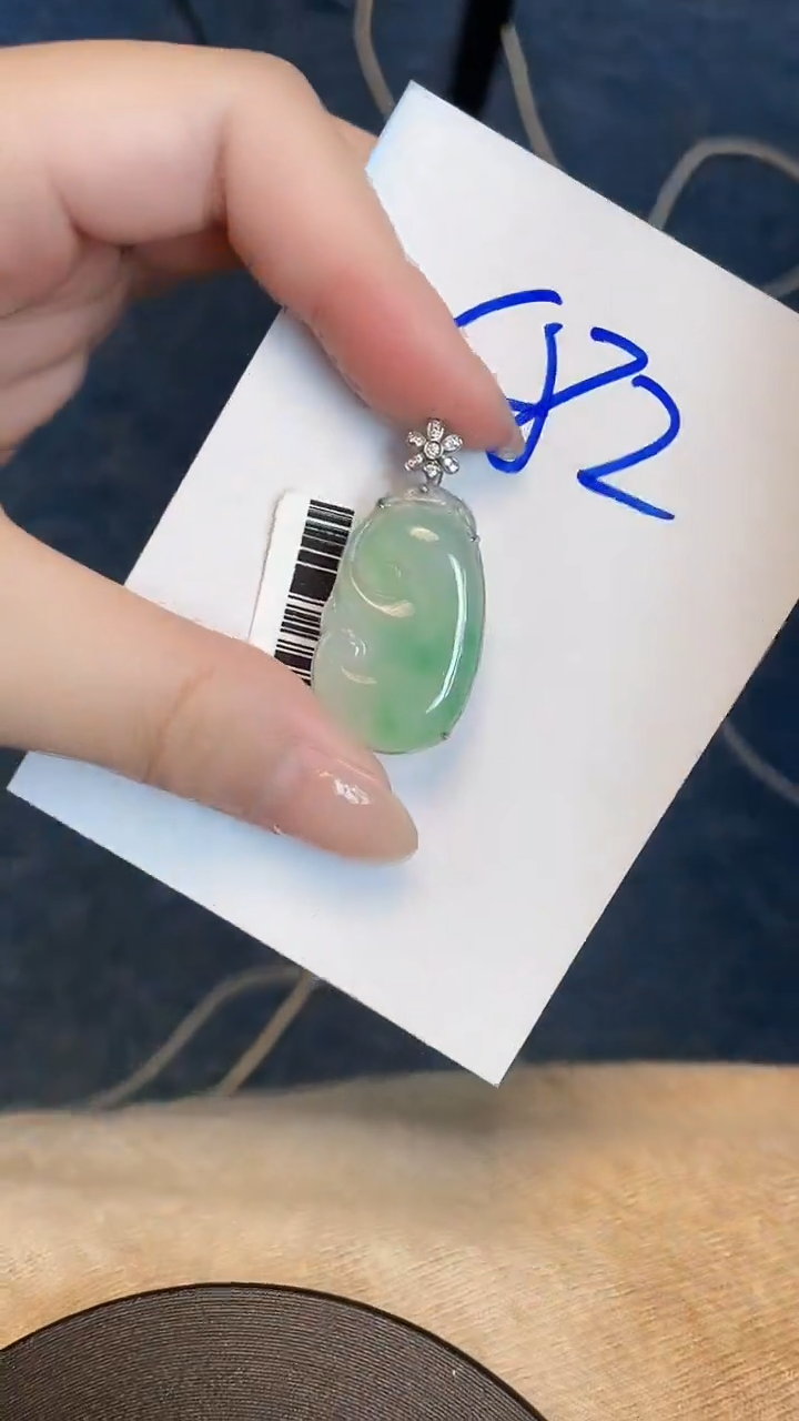 【闪购商品】翡翠颈饰18K金镶嵌00000000