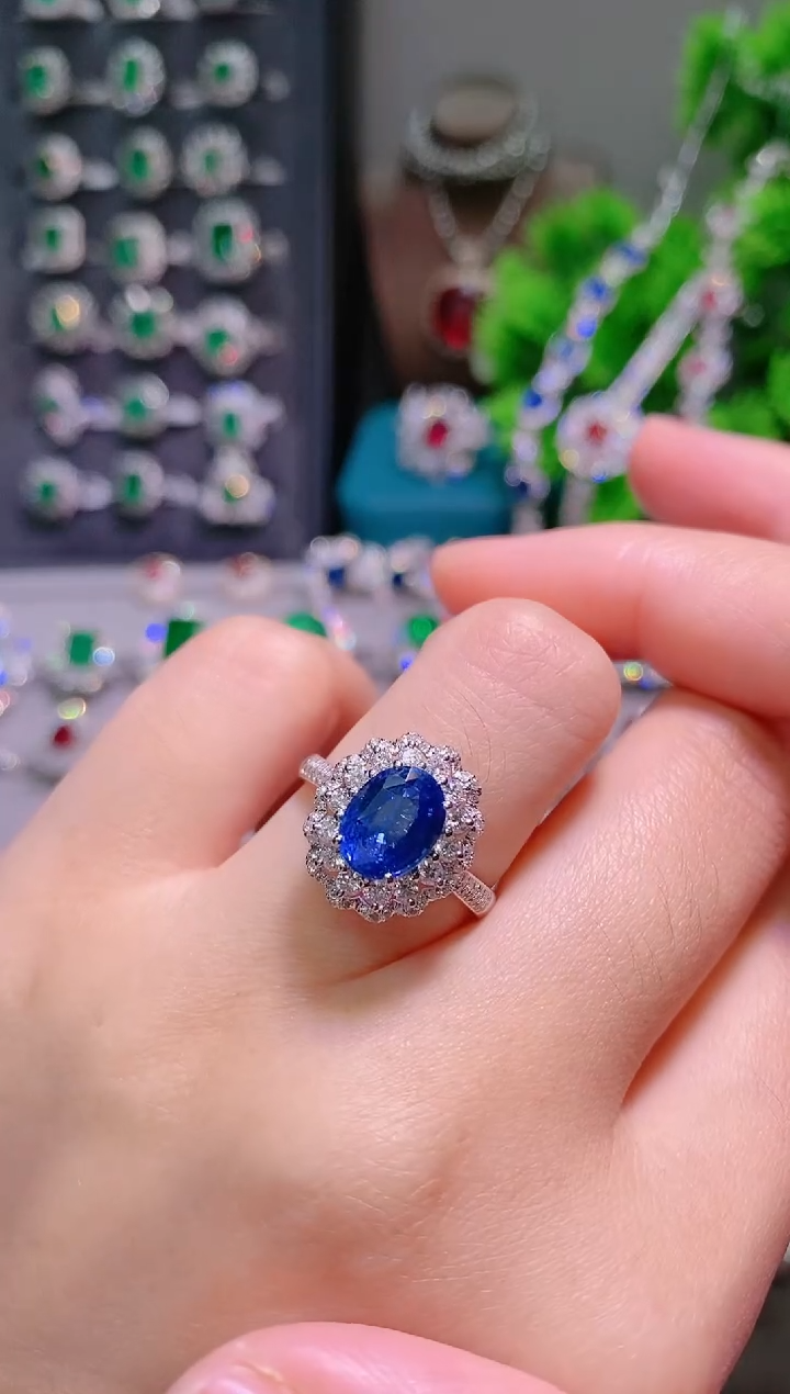 18K金戒指蓝宝石18K金镶嵌.