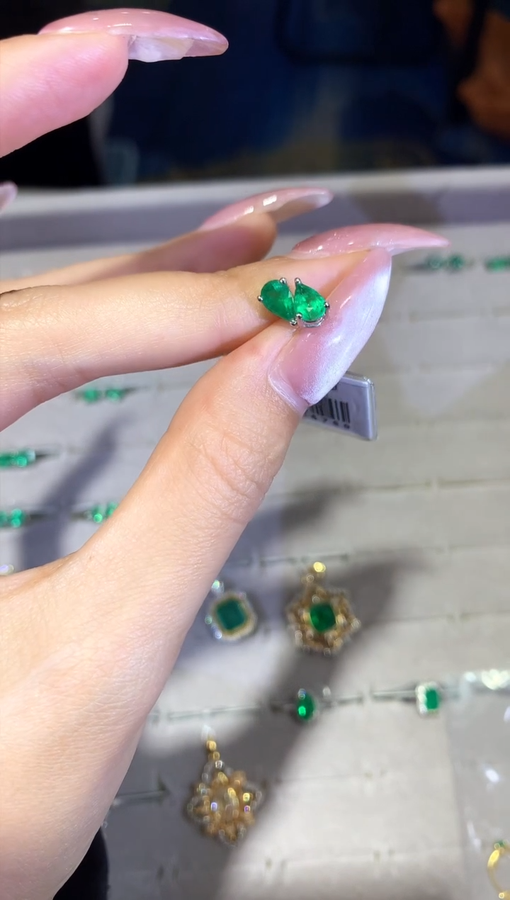 【闪购商品】祖母绿耳钉18K金镶嵌耳钉a136