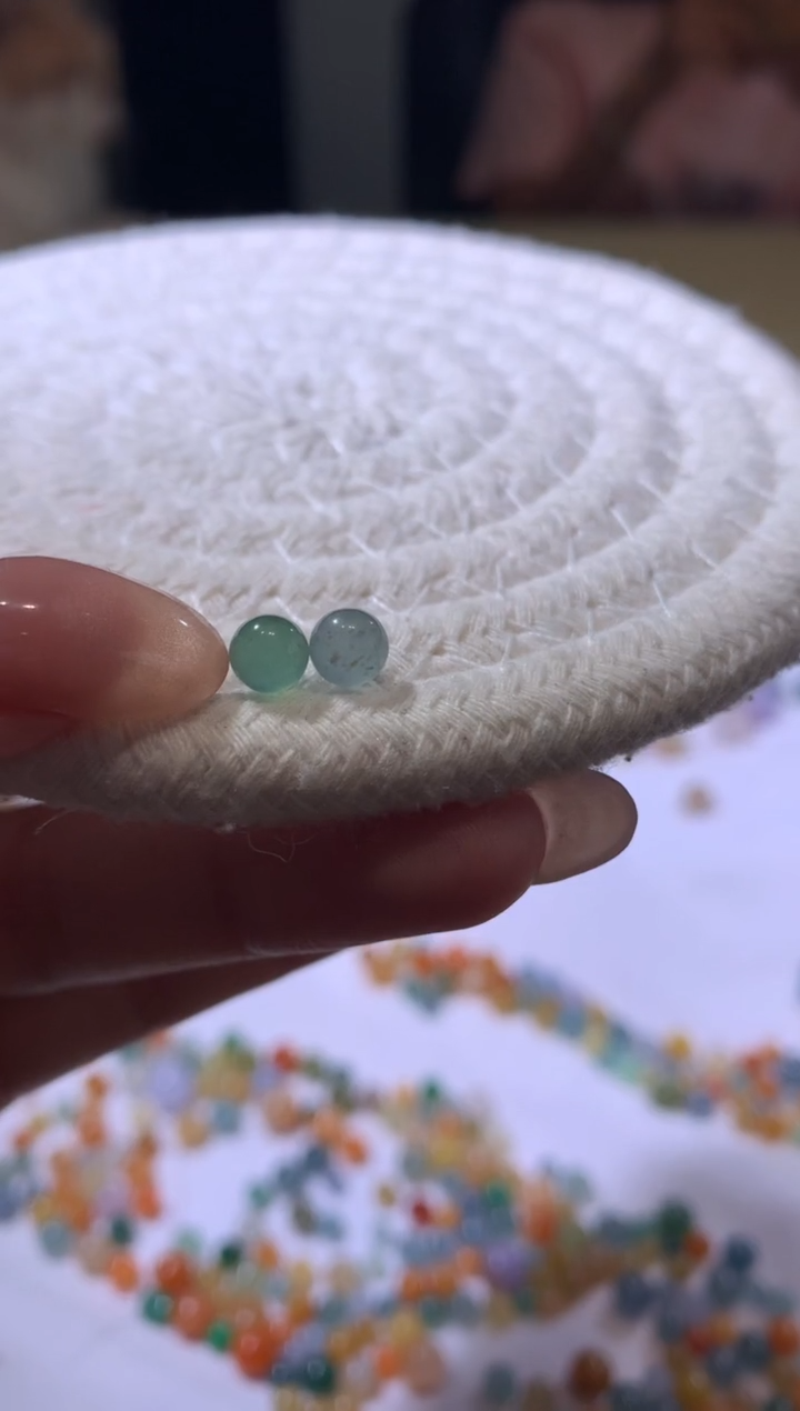 定制翡翠未镶嵌5.4*两颗珠子150+15