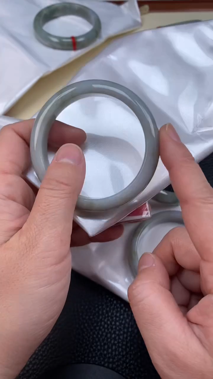 【闪购商品】翡翠手镯未镶嵌天然A货翡翠