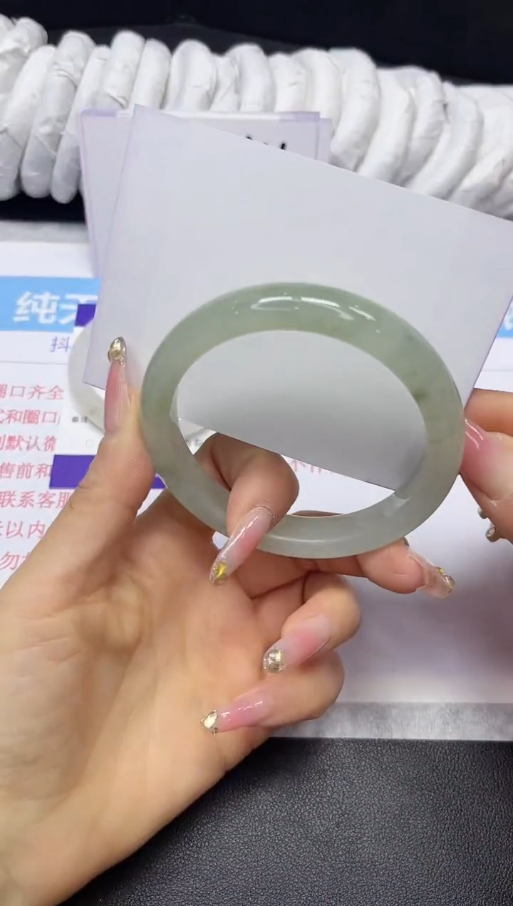 【闪购商品】石英质玉手镯未镶嵌172