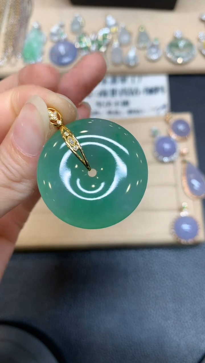 【闪购商品】翡翠颈饰18K金镶嵌平安扣【无服务费