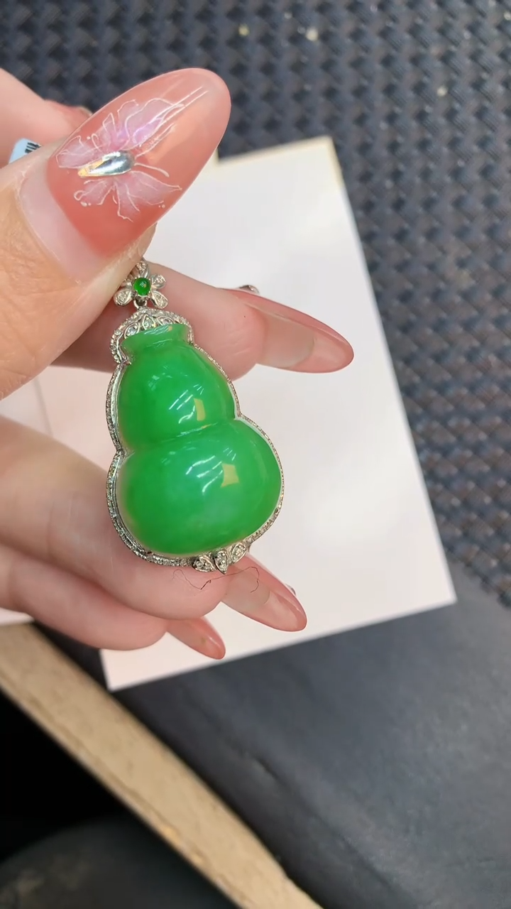 颈饰18K金镶嵌翡翠1