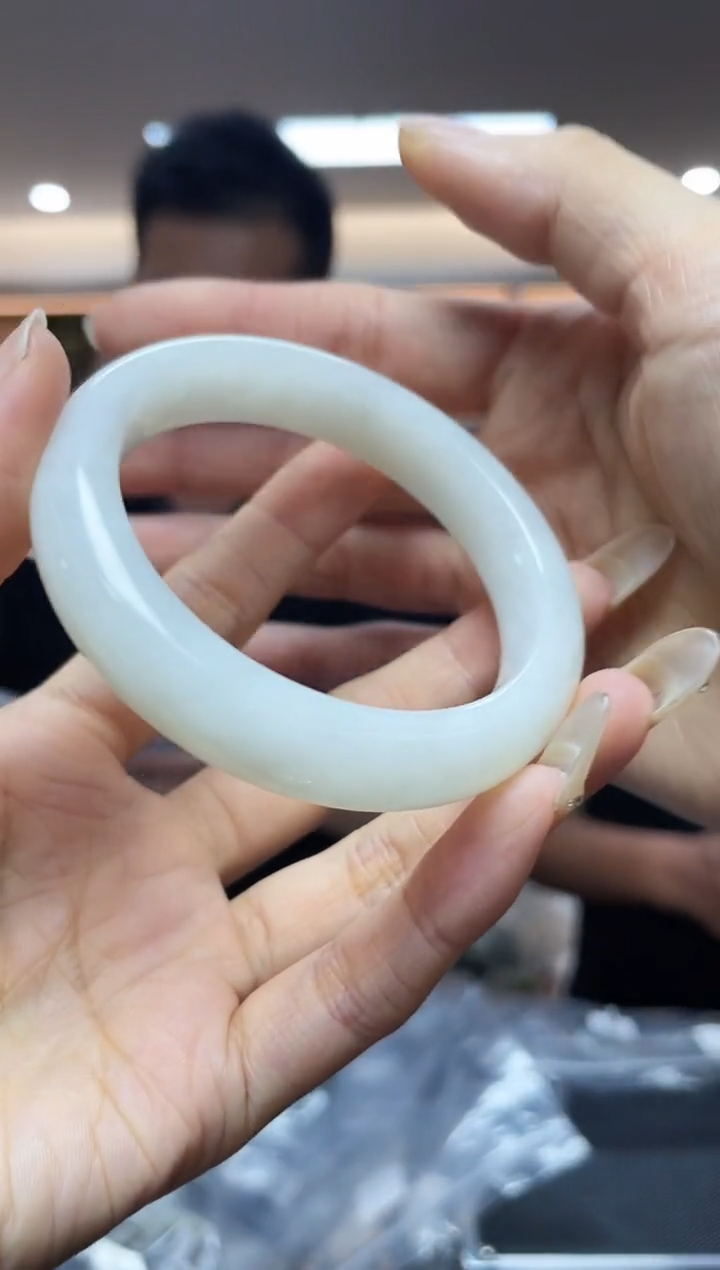 和田玉手镯未镶嵌多样性发一件*下单备注圈口52*