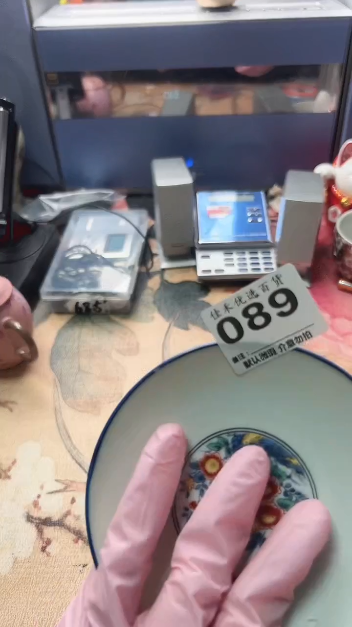 手工艺品琉璃人**士蓝色碎花团造型