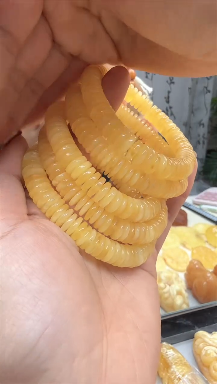 【闪购商品】琥珀裸石未镶嵌手串    多样性发一