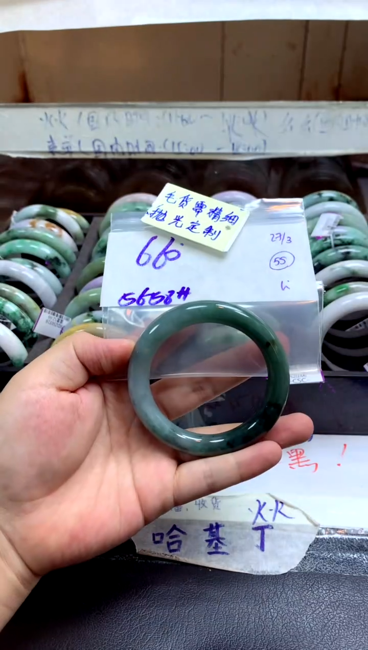 定制翡翠未镶嵌手镯毛货需精细抛光+多人