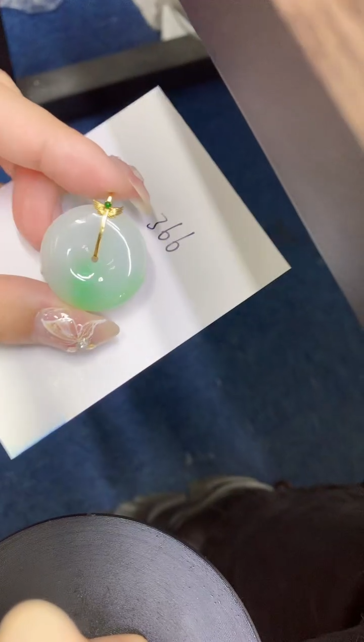 【闪购商品】翡翠颈饰18K金镶嵌0000000000