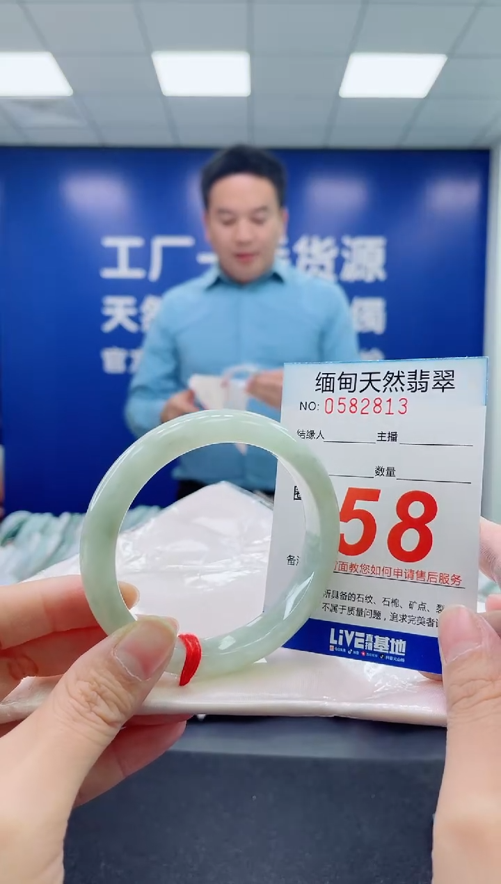 未镶嵌手镯翡翠天然翡翠手镯