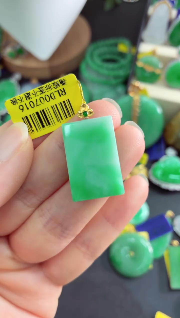 吊坠(不含链)18K金镶嵌翡翠挂件