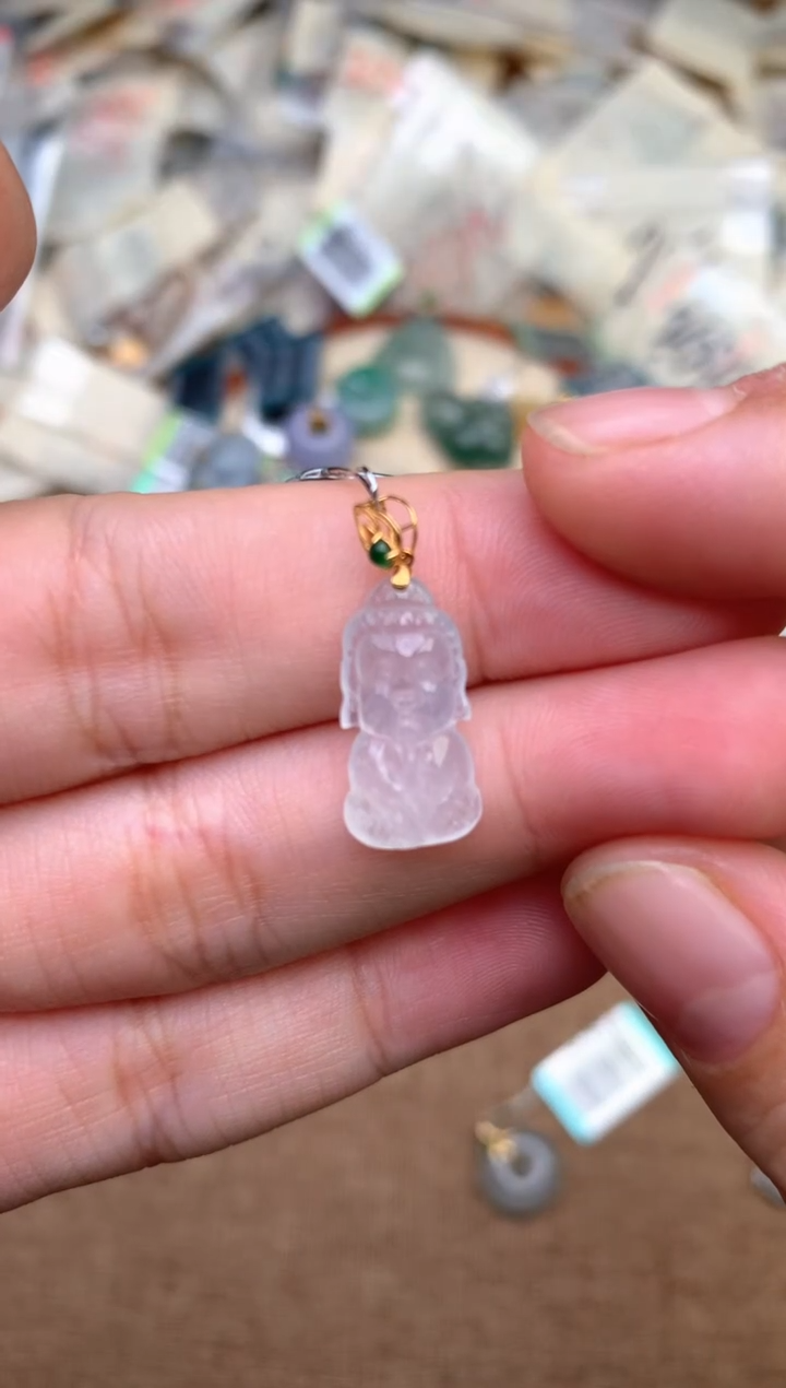 18K金镶嵌挂件翡翠  —  