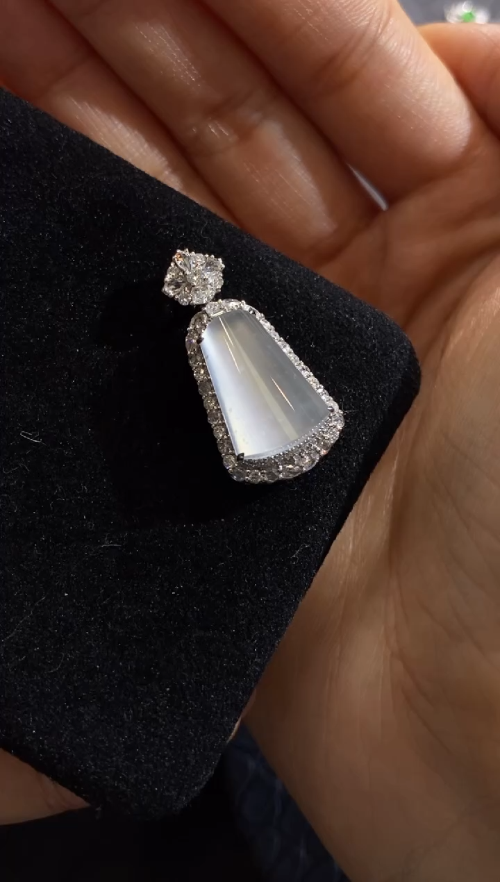 颈饰18K金镶嵌翡翠?收到货48小时鉴赏期新年配饰（超时不退不换）