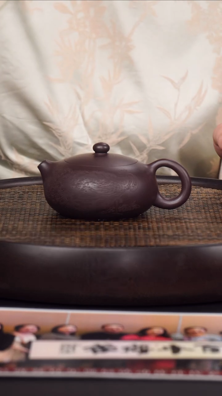 茶壶紫砂洪滔  扁西施39  紫茄泥 260毫升 道石刻