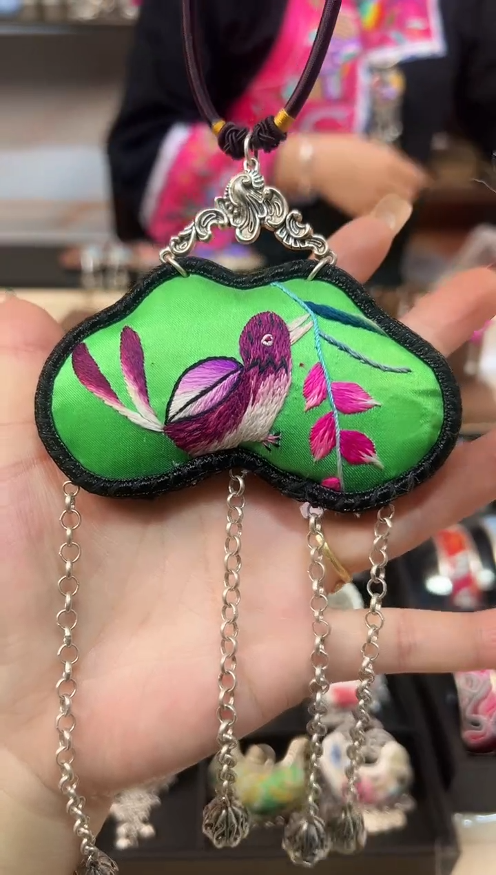 【闪购商品】织绣民族非遗老绣饰品365