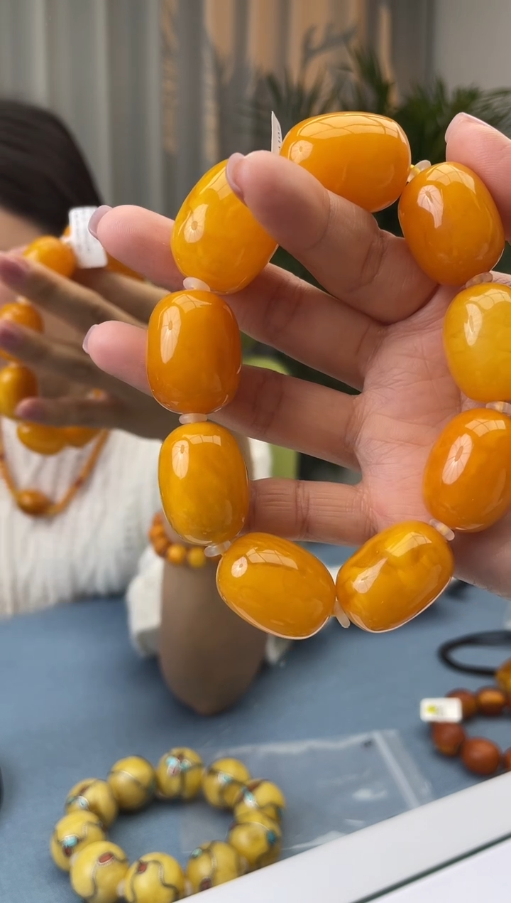 【闪购商品】蜜蜡珠宝奇石未镶嵌假一罚十，微瑕发一件065.20