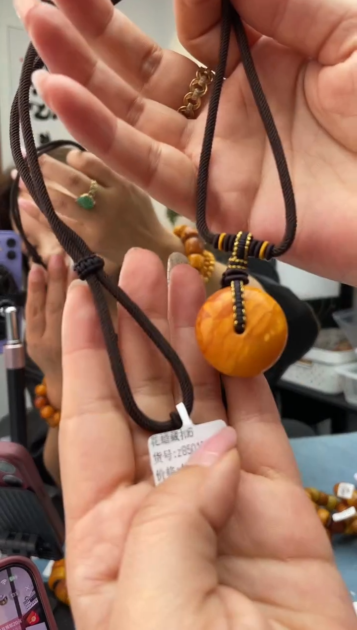 未镶嵌琥珀珠宝奇石06