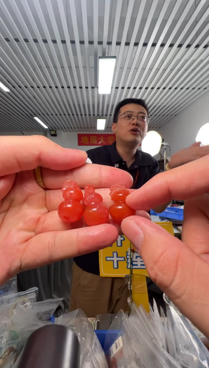 吊坠(不含链)未镶嵌南红玛瑙南红葫芦雕刻件吊坠7克多样性发一