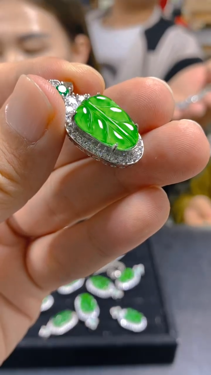 【闪购商品】翡翠吊坠(赠链)未镶嵌0867190997多样性发一