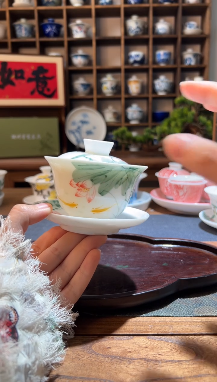 【闪购商品】五彩手绘荷花锦鲤三才盖碗