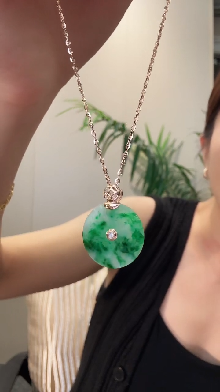 定制翡翠18K金镶嵌18K金翡翠吊坠多样性发货发其一