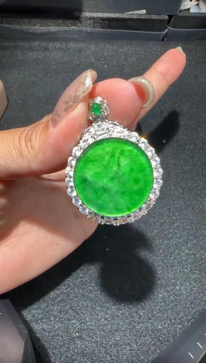 【闪购商品】翡翠吊坠(赠链)未镶嵌多样性发货拍一发一