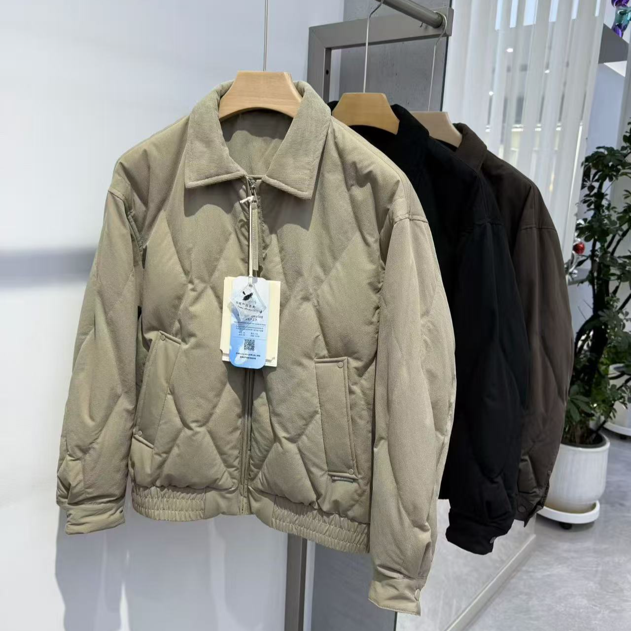 菱形格翻领男士黑色刺绣羽绒服男款拼接加厚潮流短款冬季