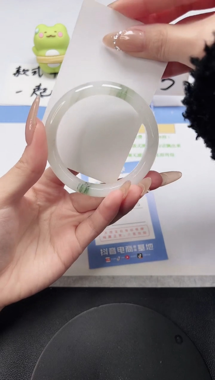 【闪购商品】石英质玉手镯未镶嵌A200-54-55