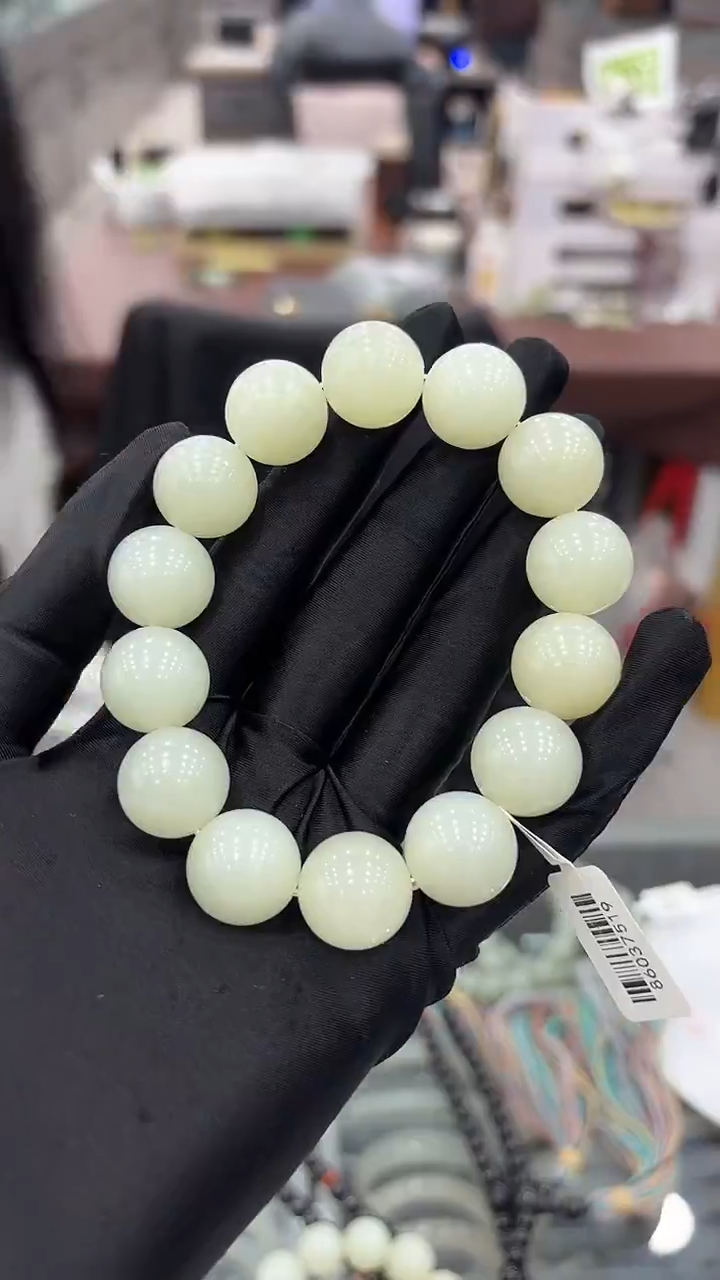 未镶嵌手串和田玉董小姐推荐 多样性发货 拍一发一hs16