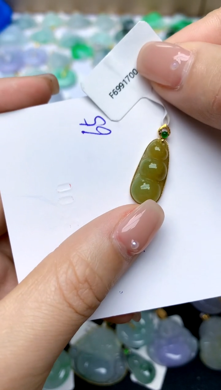 【闪购商品】翡翠颈饰18K金镶嵌天然A货翡翠