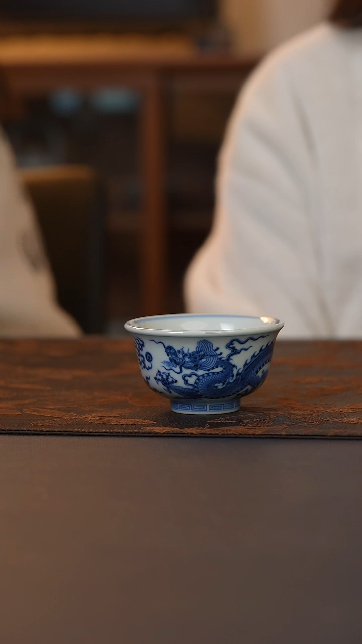 和然青花单龙压手杯