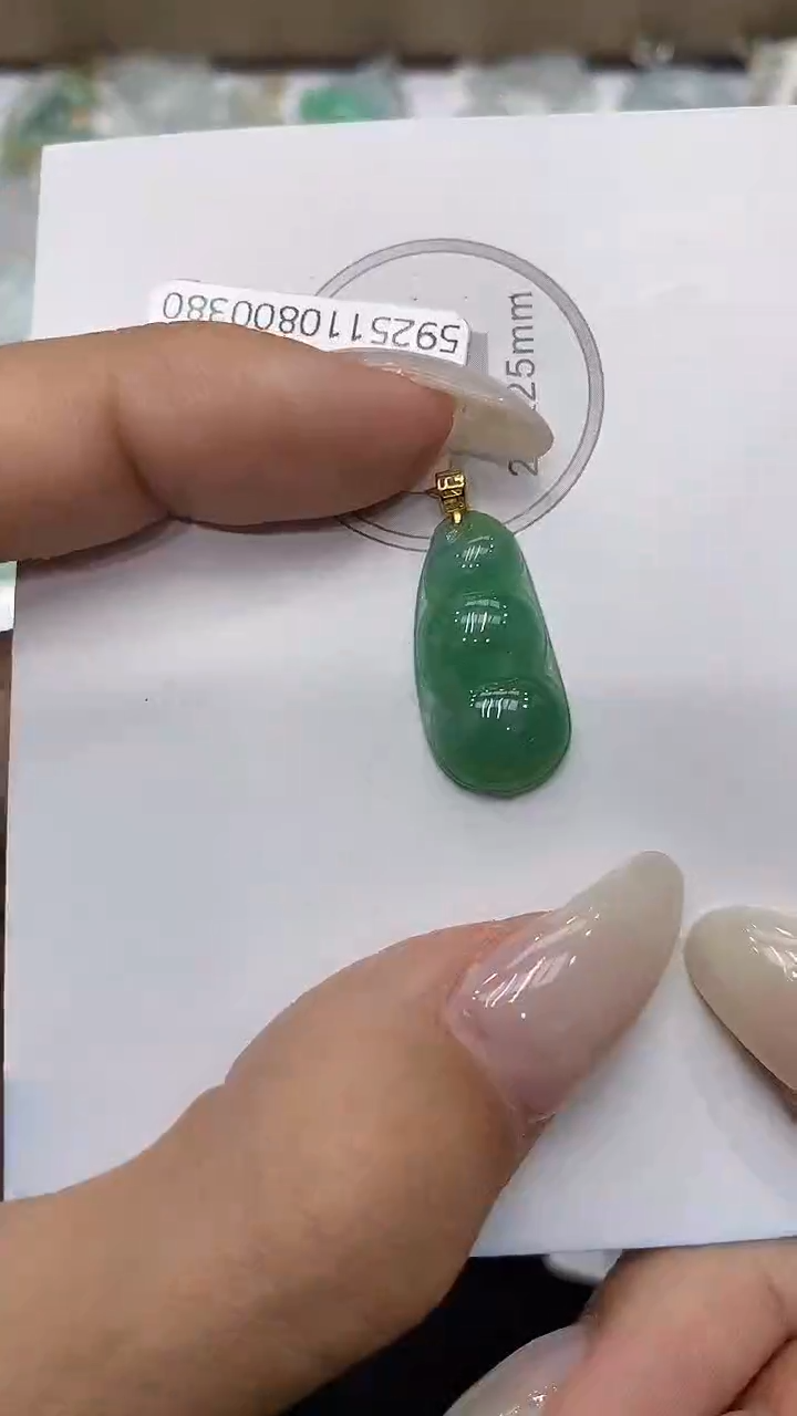 颈饰18K金镶嵌翡翠111111111111