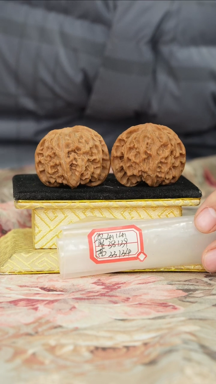 【闪购商品】文玩核桃把件苹果园微修